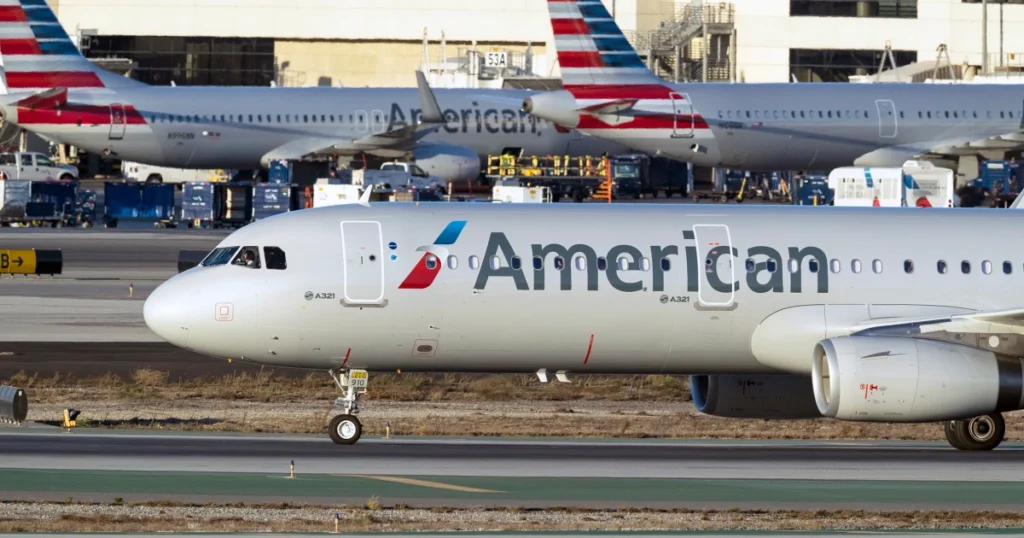 American Airlines Airbus A320 Incident: Hard Landing on Maui Runway Leaves 6 Injured, Investigation Underway