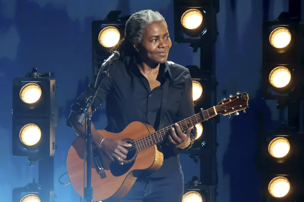 In a memorable moment at the 2024 Grammy Awards, Luke Combs and Tracy Chapman joined forces for an unforgettable rendition of Chapman's iconic 1988 hit, "Fast Car."