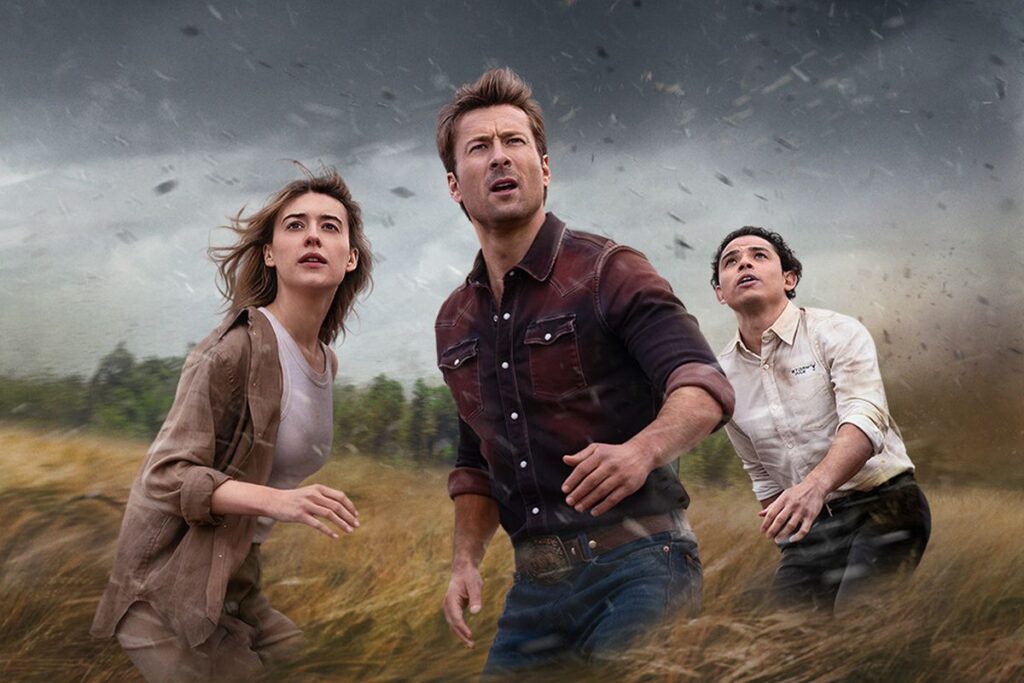 Glen Powell's Twisters has been praised for its stunning visual effects, but VFX artists at Corridor Crew have expressed disappointment